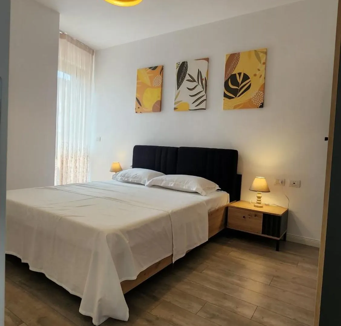Kalpazo Home Tirana 21 0*,  Albania